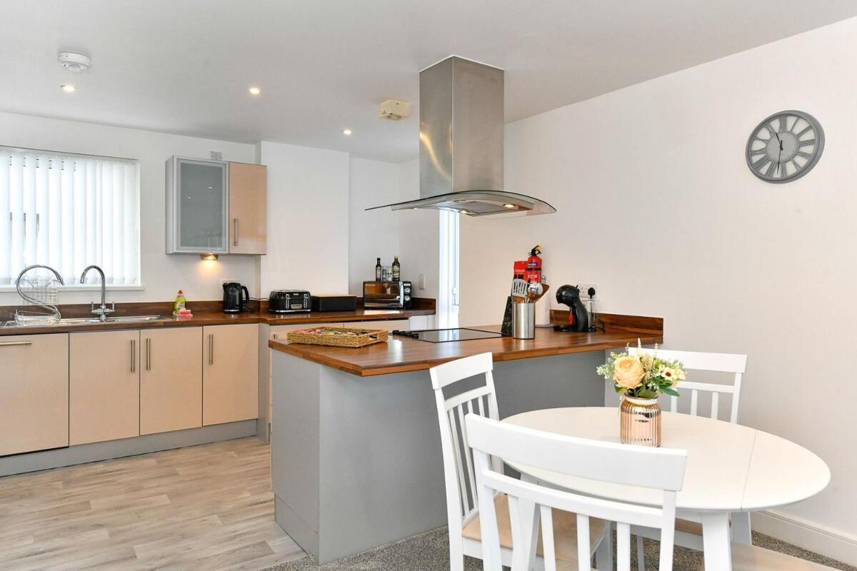 Apartment Meridian Wharf, Excellent Marina View Swansea