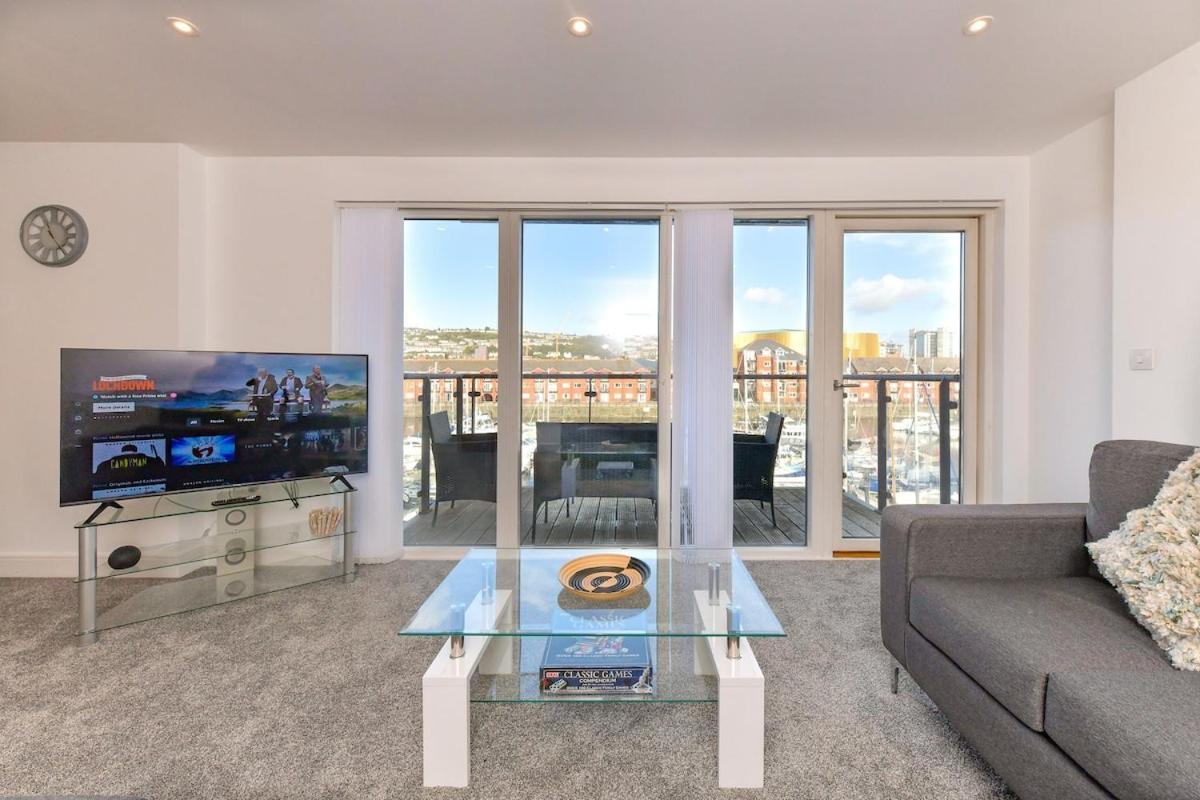 Meridian Wharf, Excellent Marina View Apartment