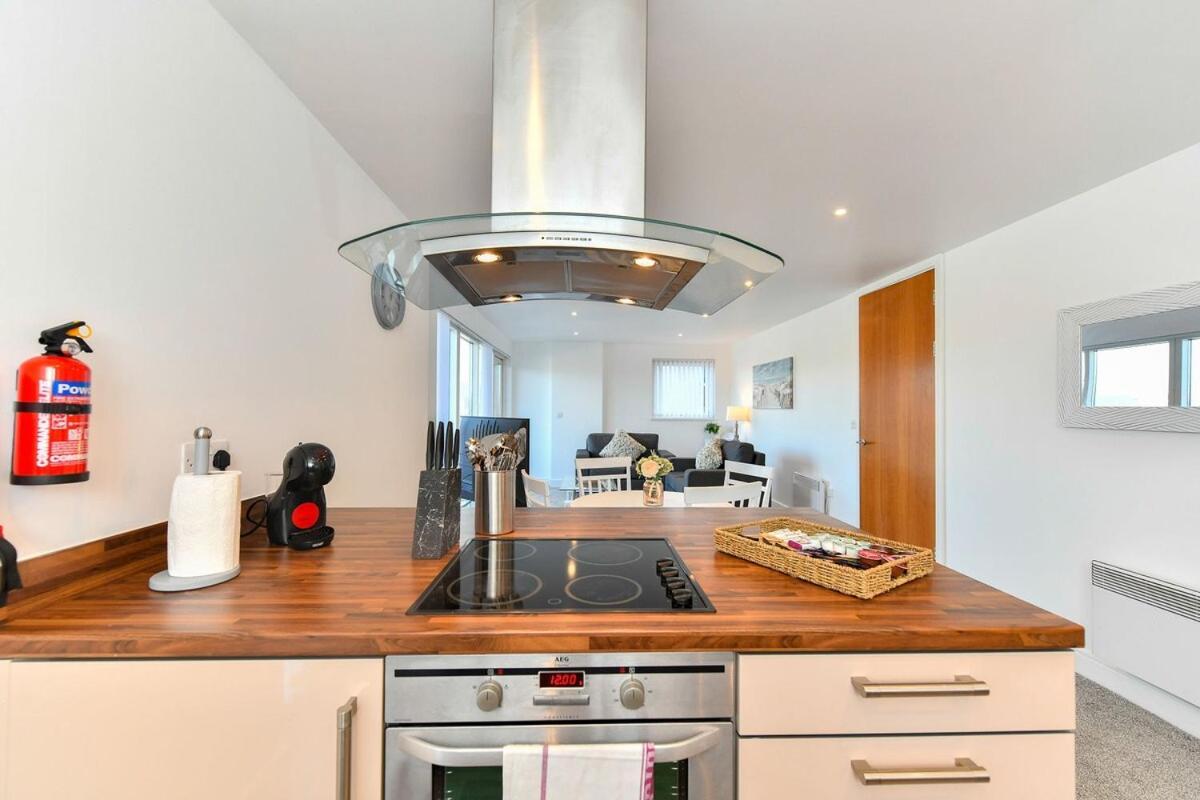 Apartment Meridian Wharf, Excellent Marina View